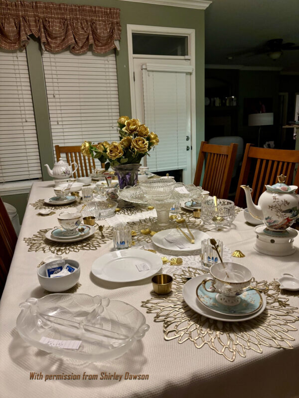 GALLERY IMAGE of phoenix teaset blue and white