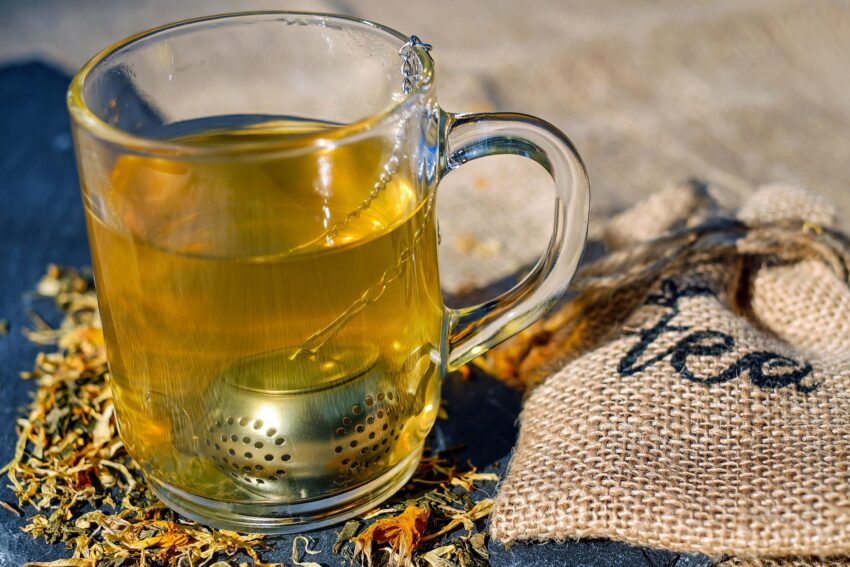 Image of a teacup with diffuser and gift bag.