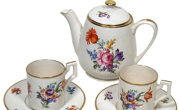 image of beautiful tea pot and cups